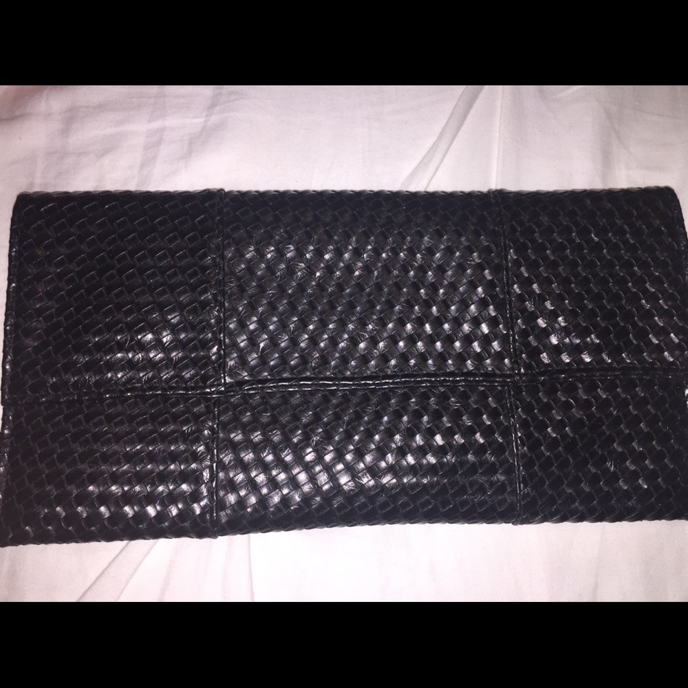 Cute and adorable clutch/strap purse 🖤